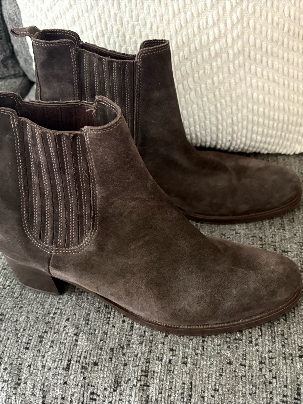 La CANADIENNE Dark Brown Suede Chelsea Booties (Like New)